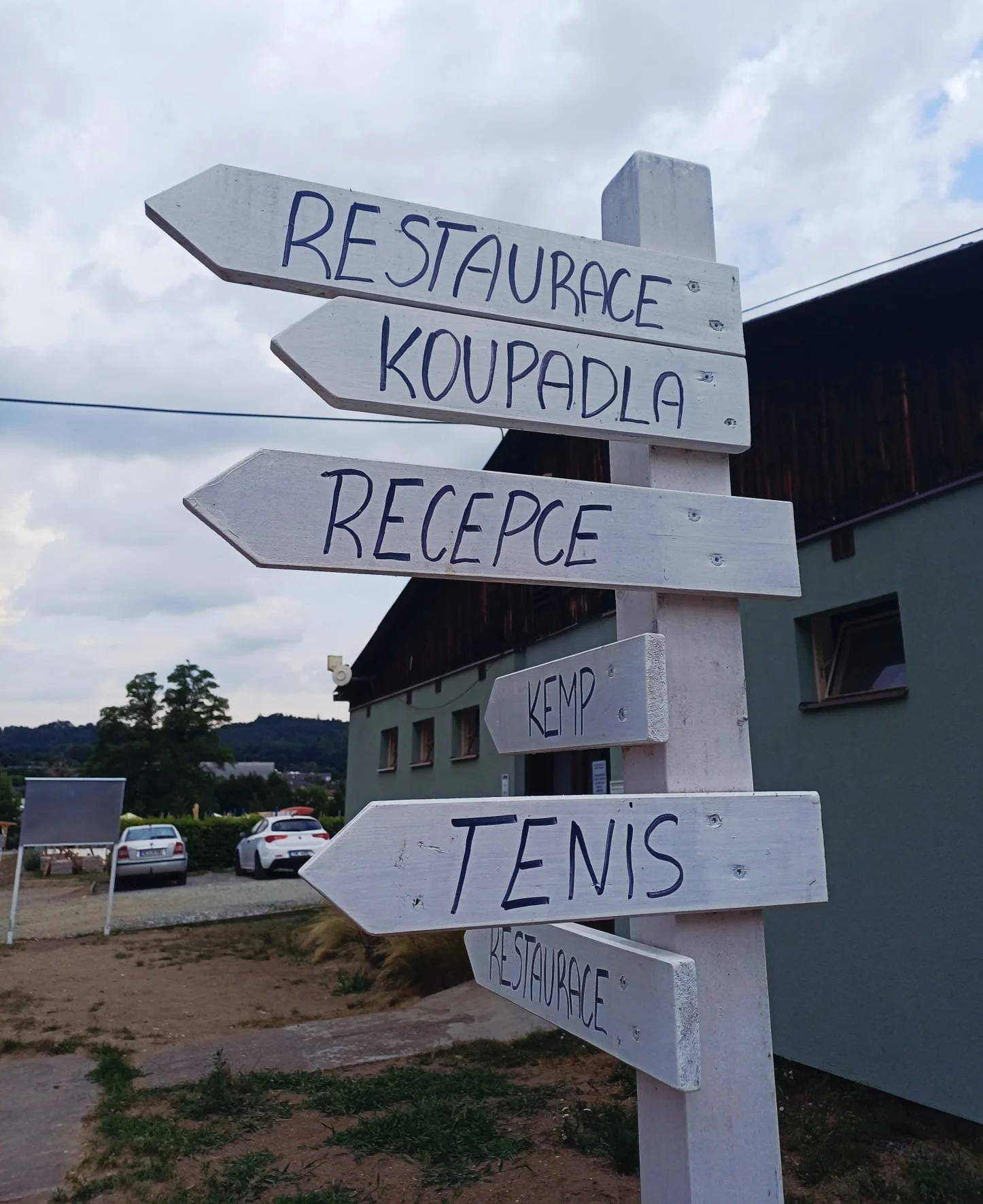 Čerčanská koupadla u Prahy na břehu Sázavy. Kemp, glamping, bistro, restaurace, sport. Otevřeno pro firemní akce, teambuildingy.