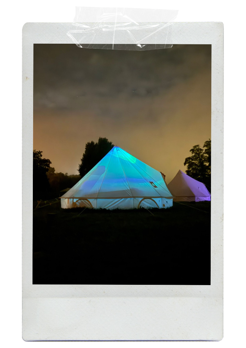 Glamping. Glamping u řeky. Středočeský kraj. Benešovsko. Okres Benešov. Rodinný glamping. Glamping a dětmi. Kempování bez vybavení. Odpočinek s dětmi.