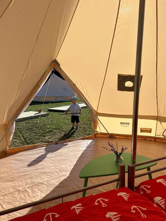 kemp u sazavy kemp v posazavi  ubytovani u sazavy kemp u prahy kemp s koupanim kemp u sazavy glamping benesov praha glamping stredocesky kraj stredni cechy pro dva v prirode stany k pronajmu u vody chatky sazava ubytovani cercany ubytovani benesov