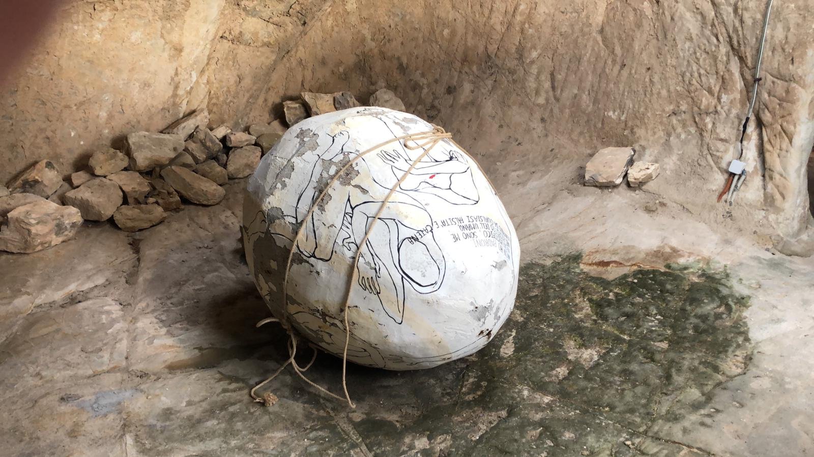 Un “Uovo della Rinascita” collocato a Sperlinga