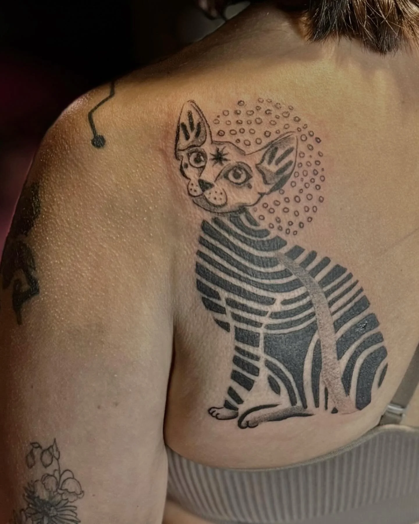 Sphinx from my flash 🐱 
&bull;
machine: @masttattoo.official 
meedles: @kwadron 
balm&amp;stencil: @biotat_ 
ink: @pantheraink 
aftercare: @recoveryaftercare 
&bull;
#Blackwork #Dotwork  #blackworktattoo #DotworkTattoo #BlackInk #LineworkTattoo  #Qu