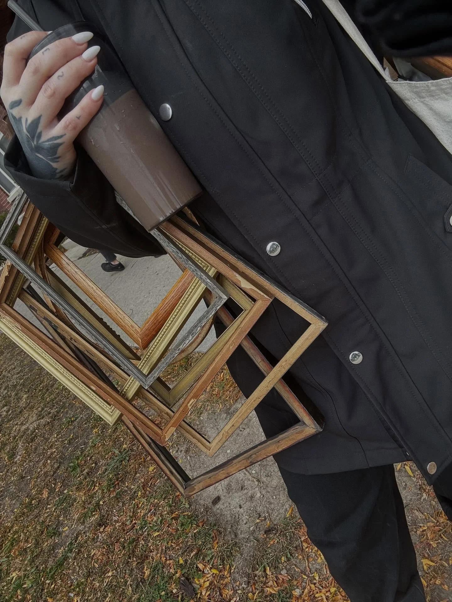 Slowly adding more to my empty frame wall project 🤍
I&rsquo;m gonna need some more @seliasalzsiederart art if this continues.
Thank you Debora&rsquo;s Frame Garden in the Atwood neighbourhood for the frames.
&bull;
 &bull;
machine: @masttattoo.offic