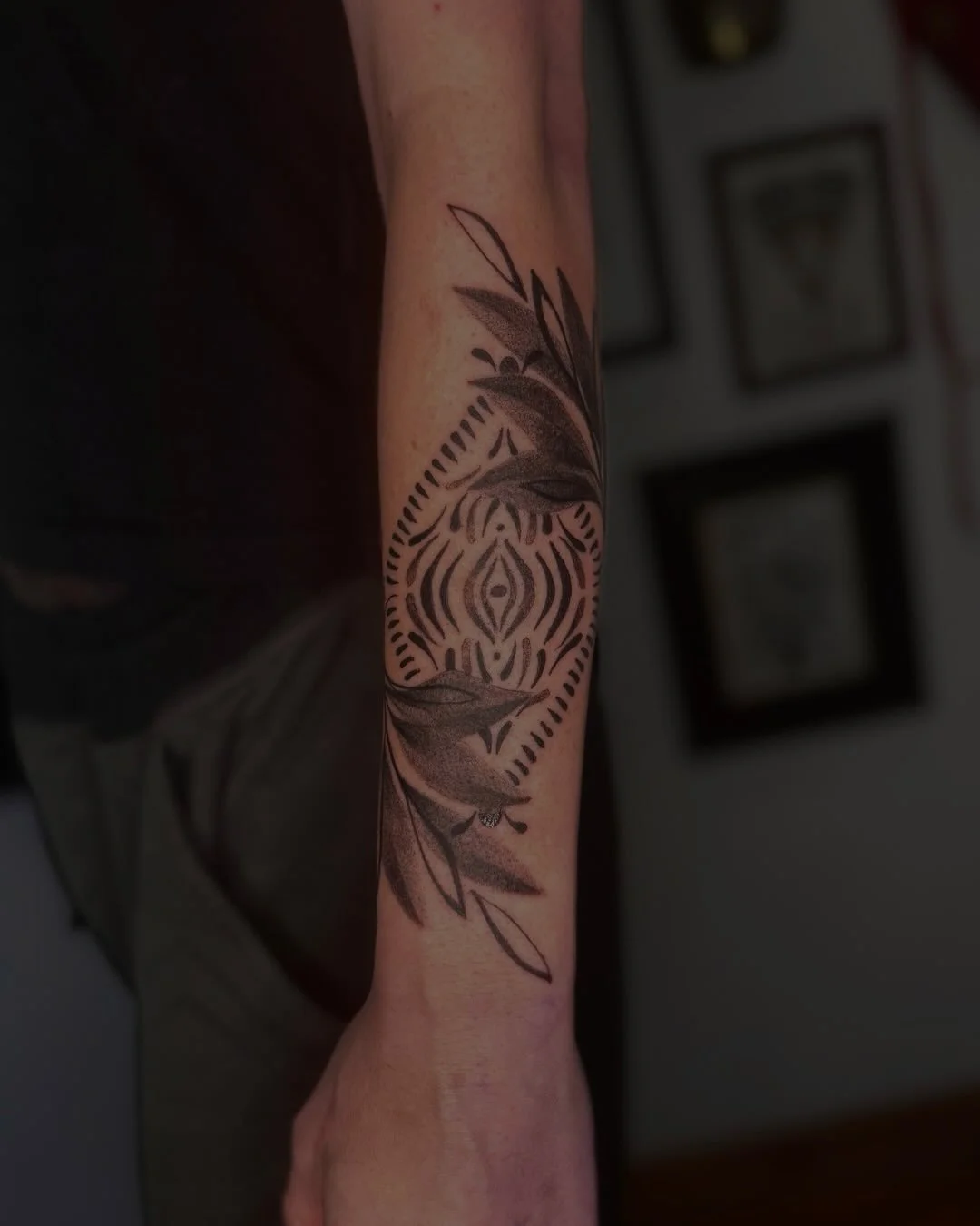 Thank Krystin for this beautiful idea. Please go to her profile @feeleveryflow and check out her performance at The Nature of Light in Oshkosh 🤍
&bull;
machine: @masttattoo.official 
meedles: @kwadron &amp; @masttattoo.official 
balm&amp;soap: @biot