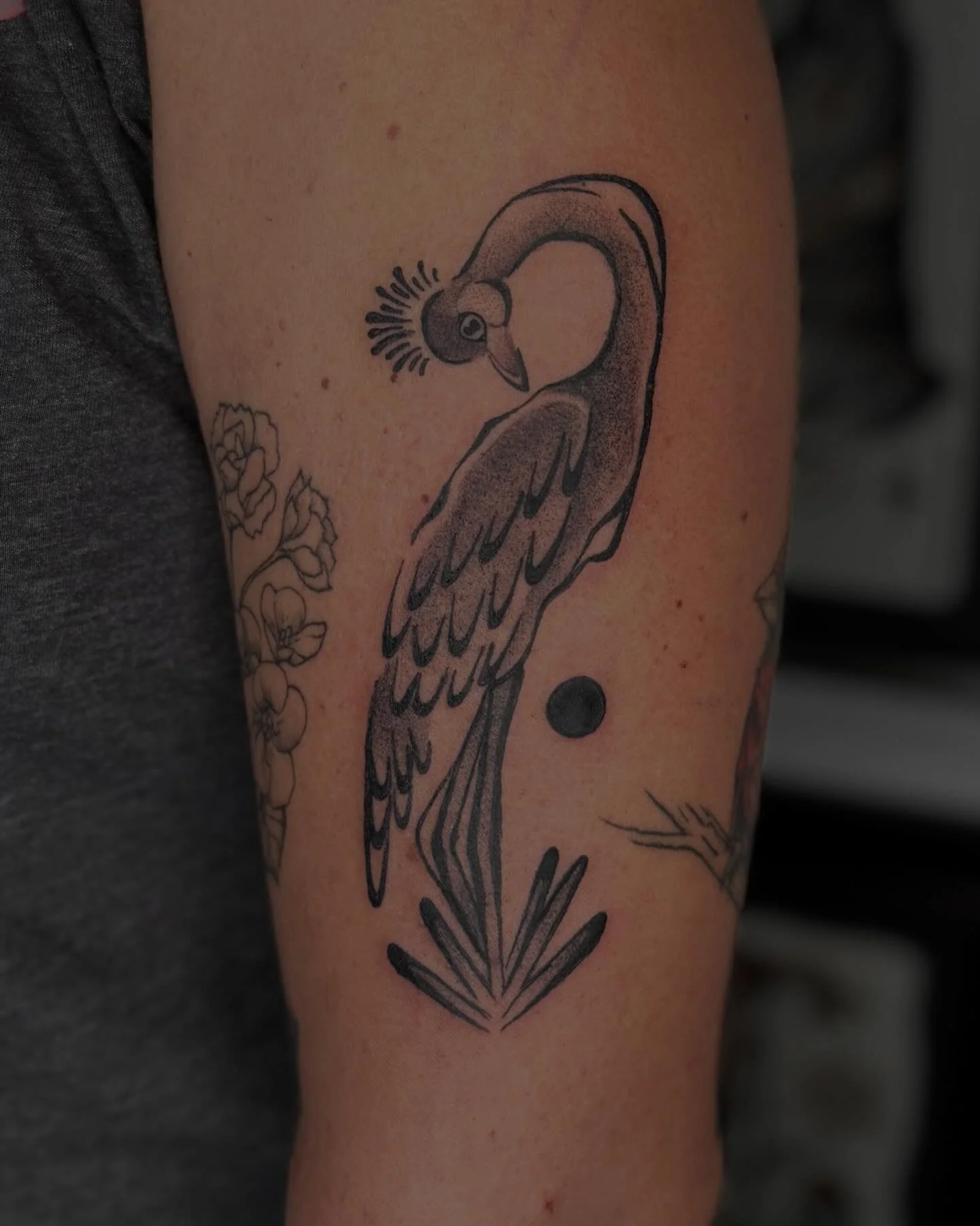 A flash from the Solstice flash day sheet 🤍
&bull;
machine: @masttattoo.official 
meedles: @emalla.official 
balm&amp;soap: @biotat_ 
stencil: @electrumsupply 
ink: @pantheraink 
&bull;
#blackworktattoo #dotworktattoo #ornamentaltattoo #tattoos #tat