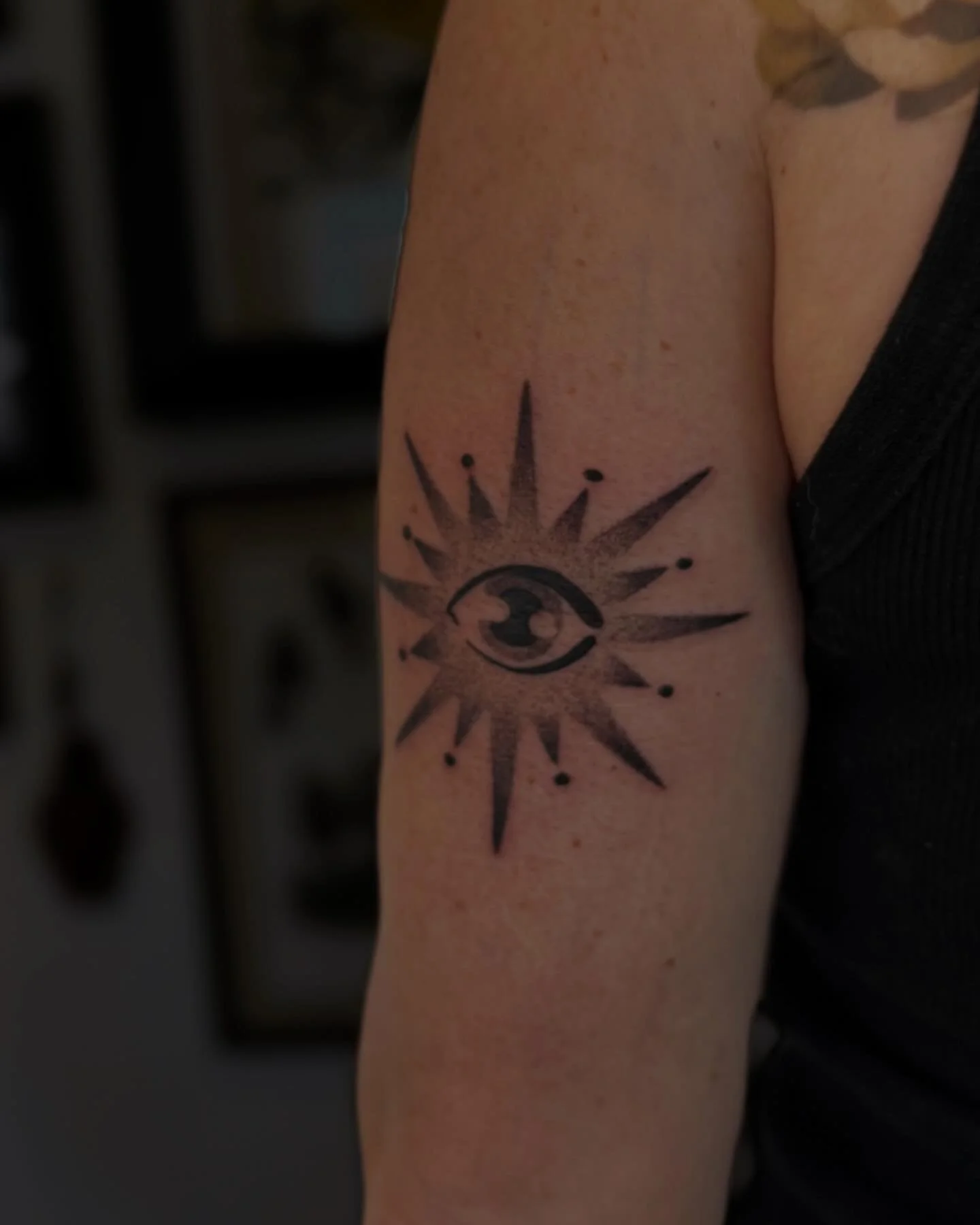 Cute flash for Diannah 🌞 
&bull;
&bull;
machine: @masttattoo.official 
meedles: @emalla.official 
balm&amp;soap: @biotat_ 
stencil: @electrumsupply 
ink: @pantheraink 
&bull;
#blackworktattoo #dotworktattoo #ornamentaltattoo #wisconsintattooartist #