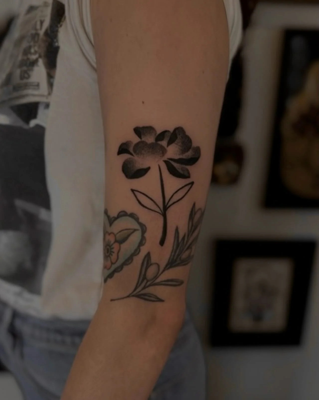 Spring is in the air 🌺 
&bull;
machine: @masttattoo.official 
meedles: @emalla.official 
balm&amp;soap: @biotat_ 
stencil: @electrumsupply 
ink: @pantheraink 
&bull;
#blackworktattoo #dotworktattoo #tattooa #ornamentaltattoo #tattoo