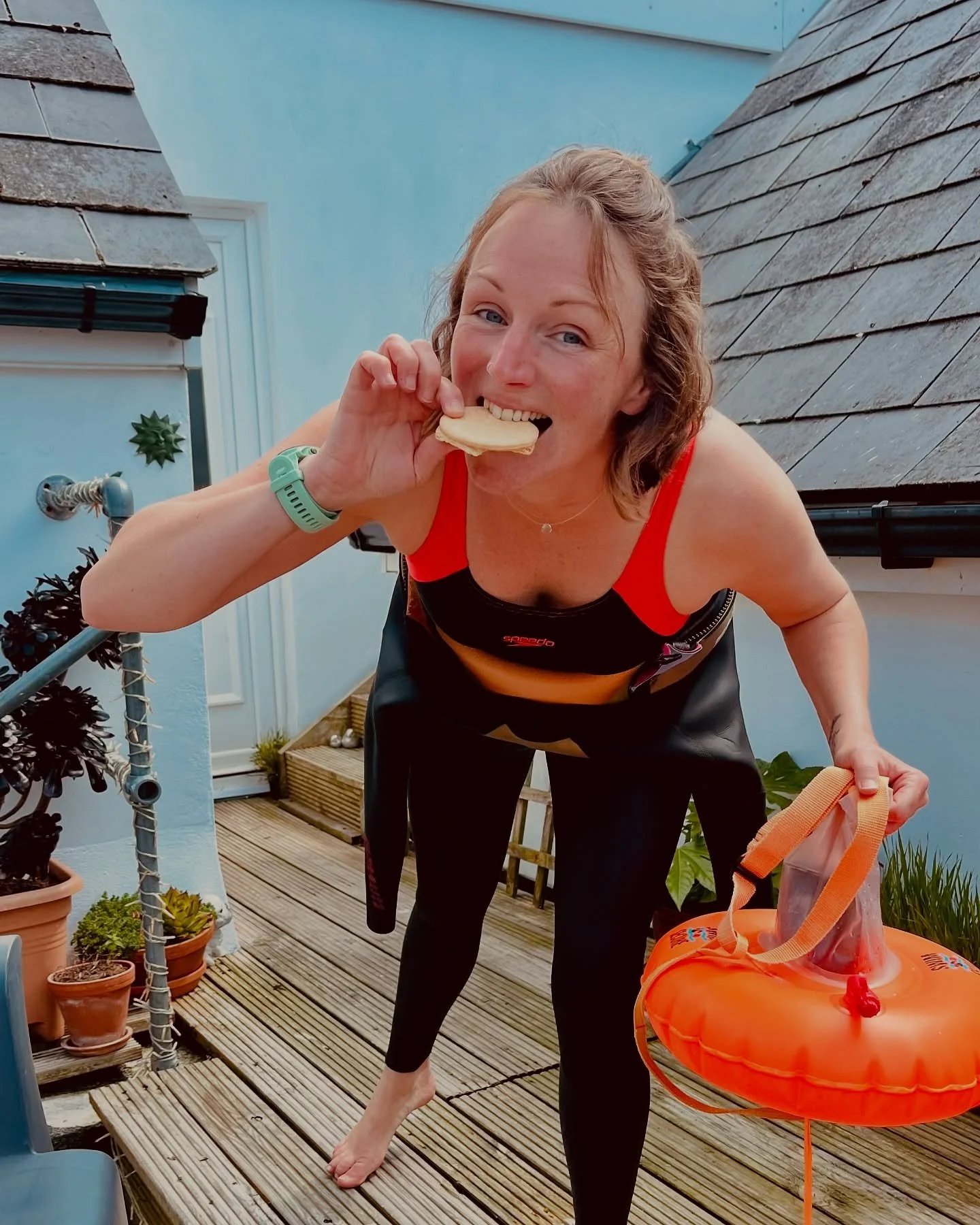 Double Rich Tea and dunk 🙌🏼

What&rsquo;s your favourite pre-swim snack? 

(Its a 🍌 in the morning, of course)

#swimming #openwaterswimming #seaswimmer #coaching #snacks #preswim #food