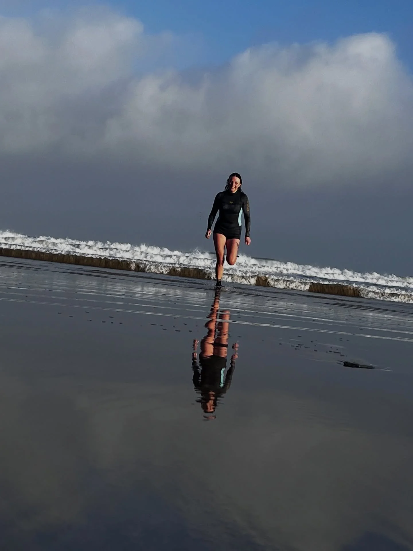 D E C E M B E R ✨

#coldwater #coldweather #wintervibes #openwaterswimming #intothesea #chill #cold #coldwaterdip