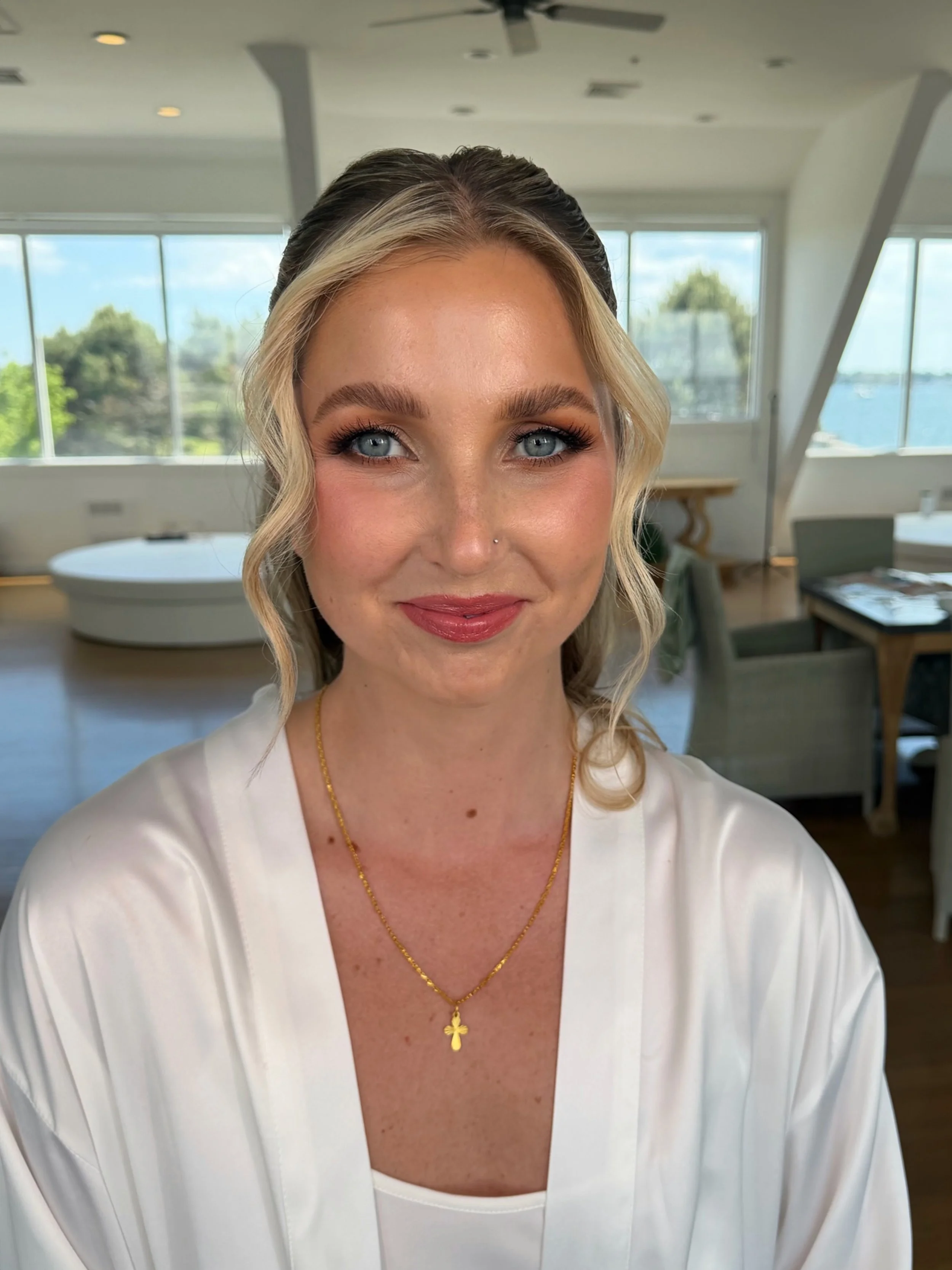 Bridal makeup yesterday working with @proradiance 🤍

Foundation: @narsissist 
Concealer: @toofaced 
Contour: @lysbeautyofficial 
Blush: @rarebeauty 
Setting Powder: @hudabeauty 
Lip liner: @charlottetilbury 
Lashes: @ardellbeauty 
Brows: @theladycod