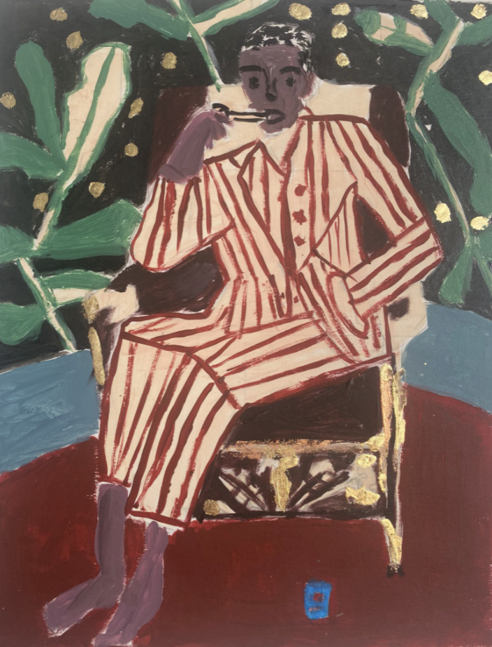 Persona sentada en una silla, con traje a rayas, fumando un cigarro, rodeada de ramas verdes y pequeños detalles dorados.