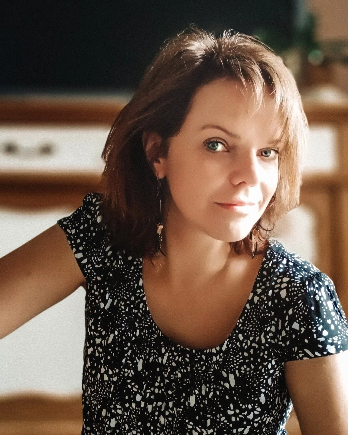 Qui est NAFLORA ?

Je suis Natacha, artiste belge d&eacute;di&eacute;e au portrait f&eacute;minin.

J'aime croire que l'art vous apporte chaque la dose de confiance et de lumi&egrave;re dans votre quotidien. 
J'en suis m&ecirc;me persuad&eacute;e !

