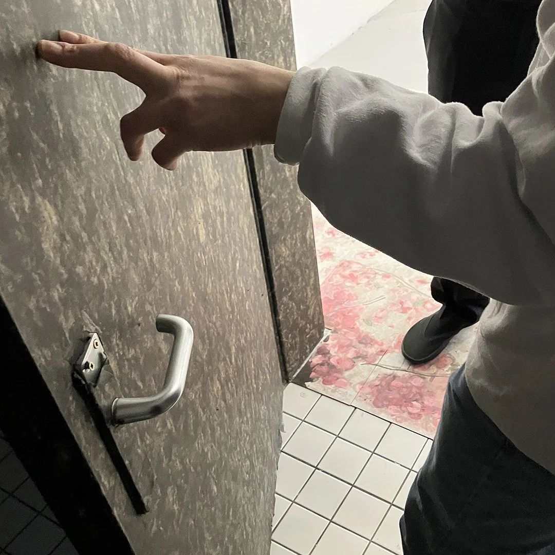 isquare_hands1.jpg