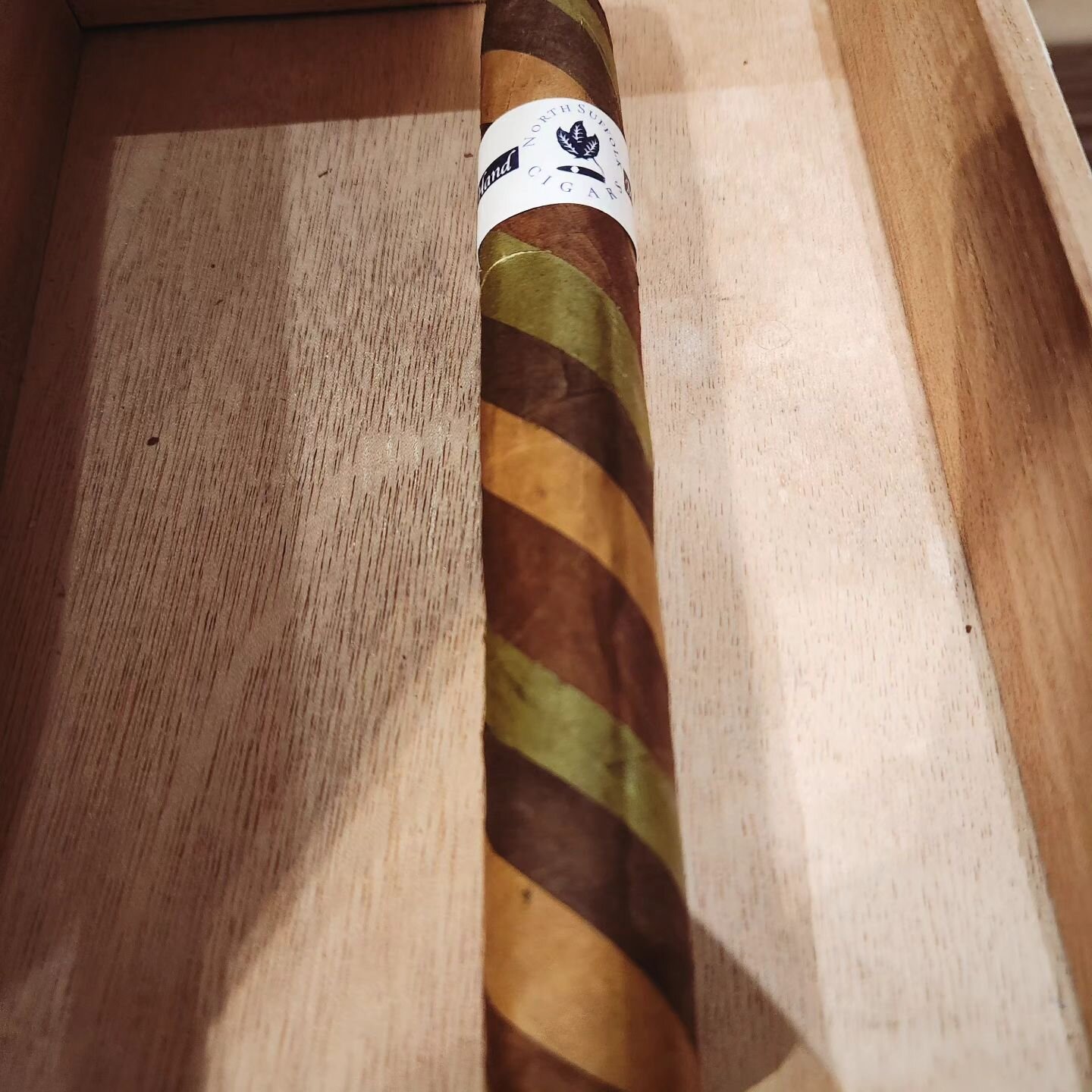 North Suffolk Cigars 
North Pole Barber Pole
Limited Edition House Stick
#nowsmoking #northsuffolkcigars #slickstickscigarclub #sailorsandsticks #goodtimegang 
#cigars #757cigarlounge
