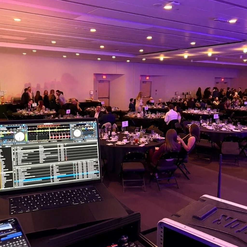 A packed room, great people, and nothing but holiday hits 🎄🎶
Had an awesome time DJ&rsquo;ing this Christmas staff party and keeping the energy up all night. Huge thanks to the team for trusting me with the vibes!

#ChristmasStaffParty #CorporateEv