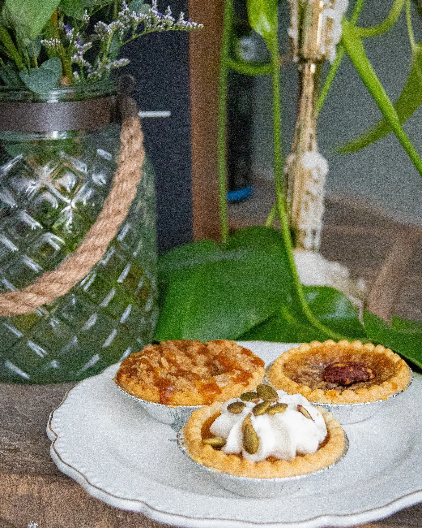 Thanksgiving Pre-Orders are open until Wednesday Oct 8 at noon!
Check out https://www.sidewalkcitizenbakery.com/store

Freddie Crackers - $5 ($1 donated to @bb4ck )
Baguette - $5.50
Whole Wheat Sourdough - $8
Sourdough Stuffing - $12.50
Mini Pie Box 