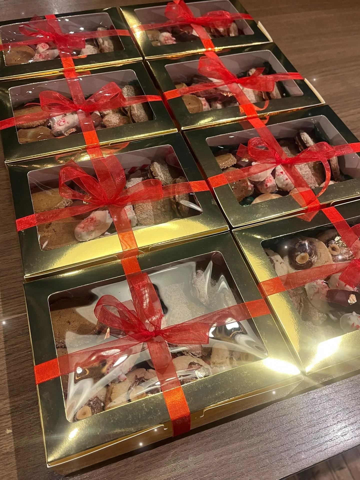 🎄&rsquo;tis the season to eat pastries fa la la la la la la la la 🎄 
.
.
.
#itsalwaystheseasontoeatpastries #yyc #yyceats #yycnow #yycbuzz