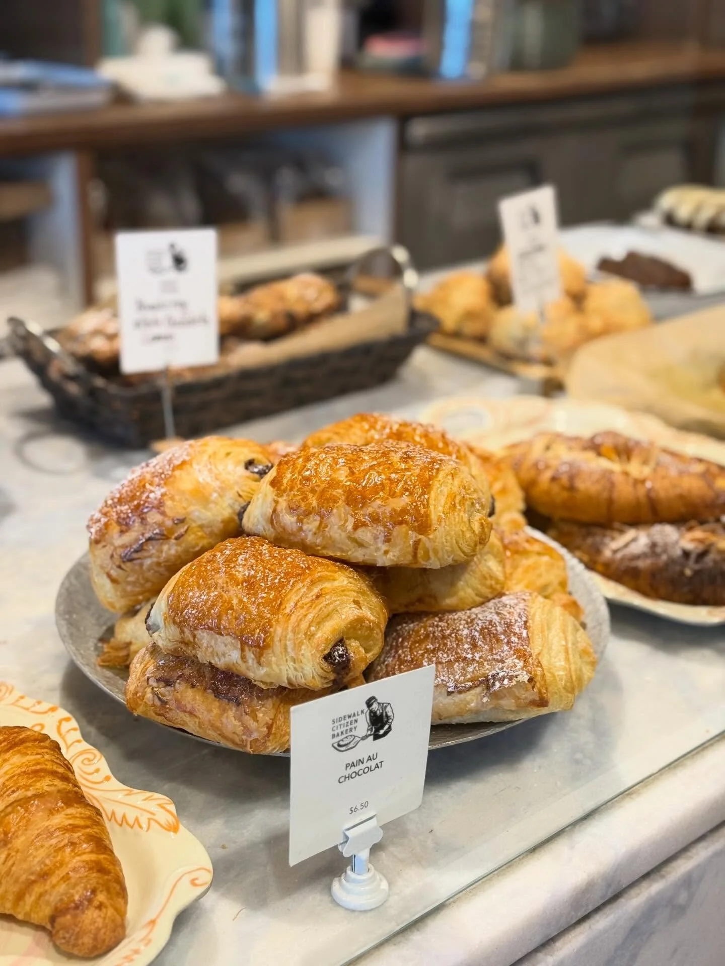 Sunshine means it&rsquo;s the perfect time for pastries on the riverwalk!
.
.
.
#yyc #yyceats #yycnow #yycbuzz #calgaryfood