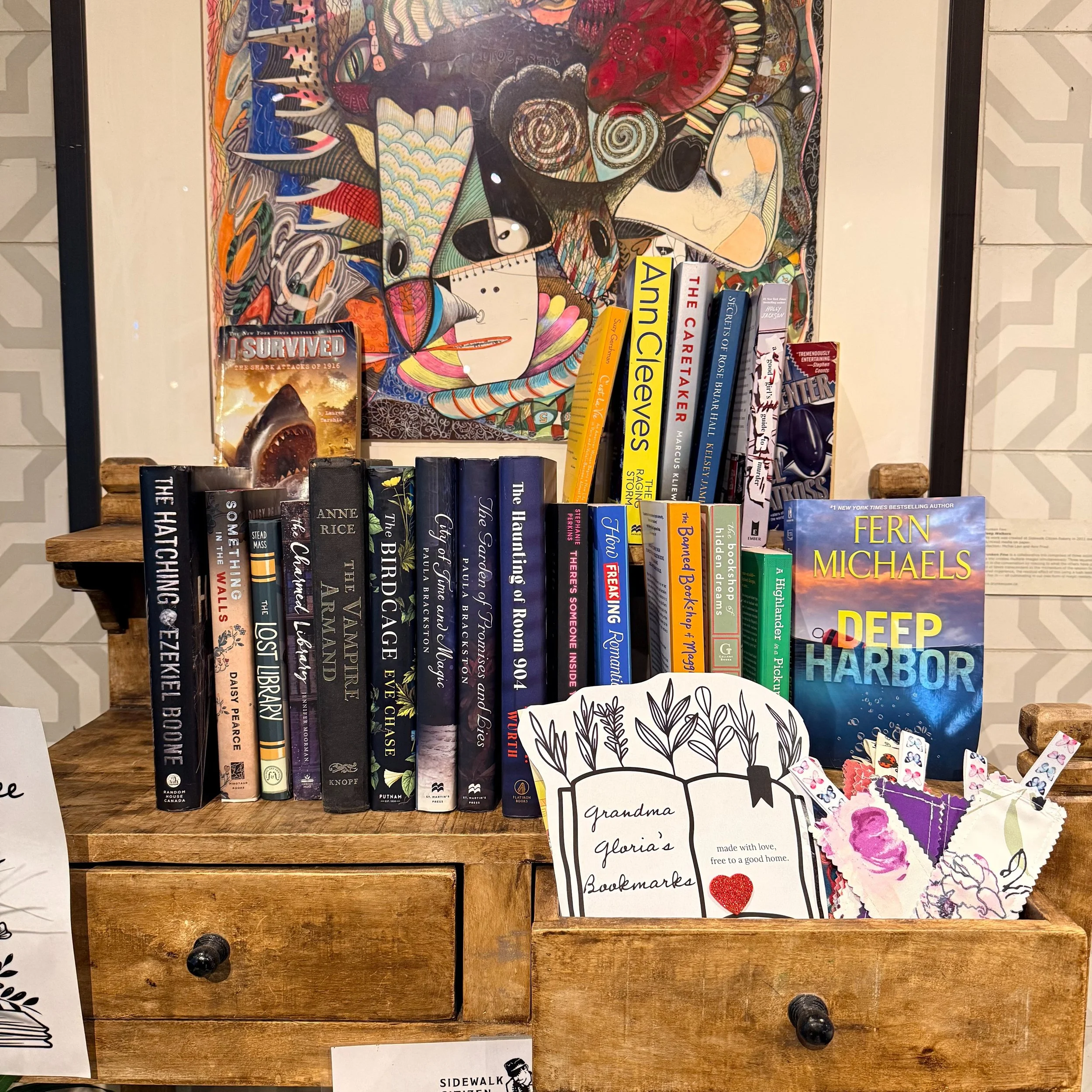 A library refresh, AND a new stock of Grandma Gloria's Bookmarks? Everyone say "Thank you Karen and Gloria!"
.
.
.
#yyc #yycnow #littlefreelibrary #littlefreelibraryyyc #calgary