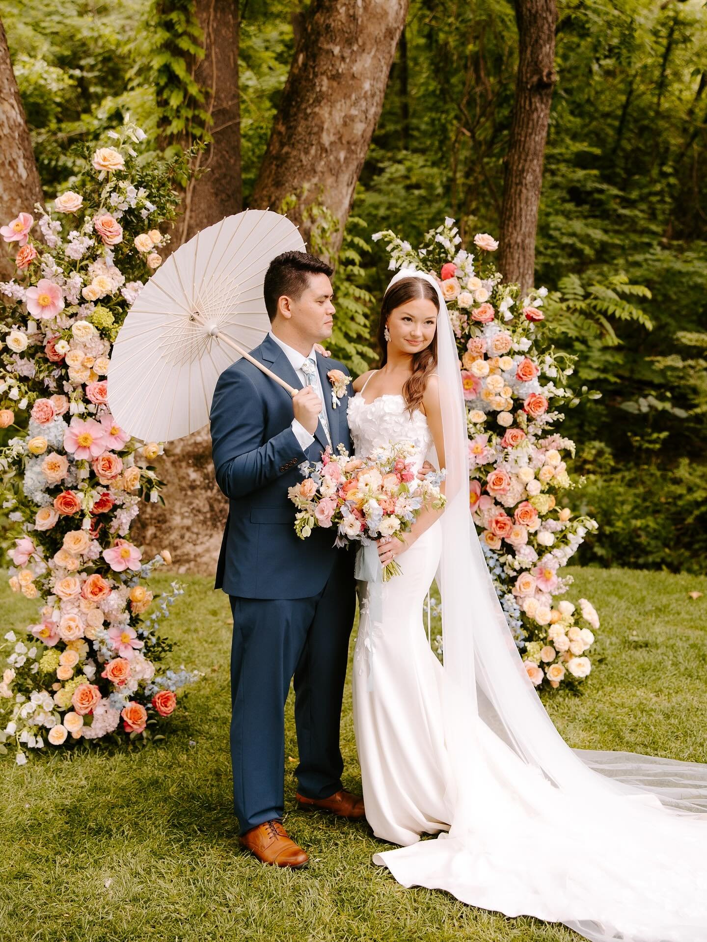 A day that started with no electricity and all outside plans were suppose to be completely rained out ended up the most perfect day for these two. Morgan &amp; Tom are two of the sweetest people you&rsquo;ll ever meet. They hosted an intimate wedding