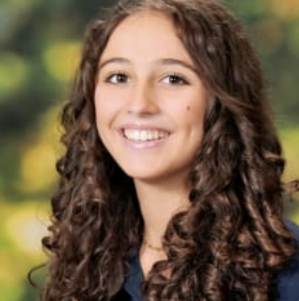 Izzy de Faria<strong>Director of Social Media</strong>
