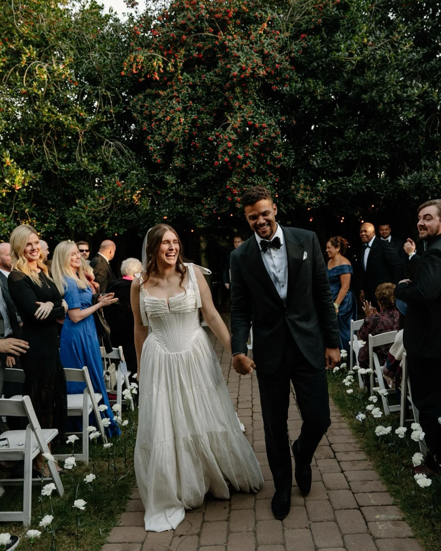 that just married feeling 🍾 

m + h&rsquo;s dreamy rose garden wedding was my last of 2025, and I couldn&rsquo;t have asked for a better way to wrap up the year. I&rsquo;m so grateful for clients like these (especially these two, who were so kind an