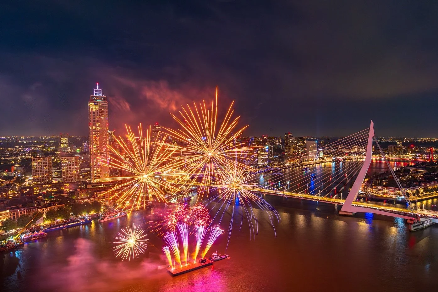 Yesterday, I joined the workshop organized by @cameranu_nl and led by @ellenvddoel . This year, the workshop coincided with the @wereldhavendagenrotterdam , making it an extra special experience. 🌊✨
Last year, I also took part, but we couldn&rsquo;t