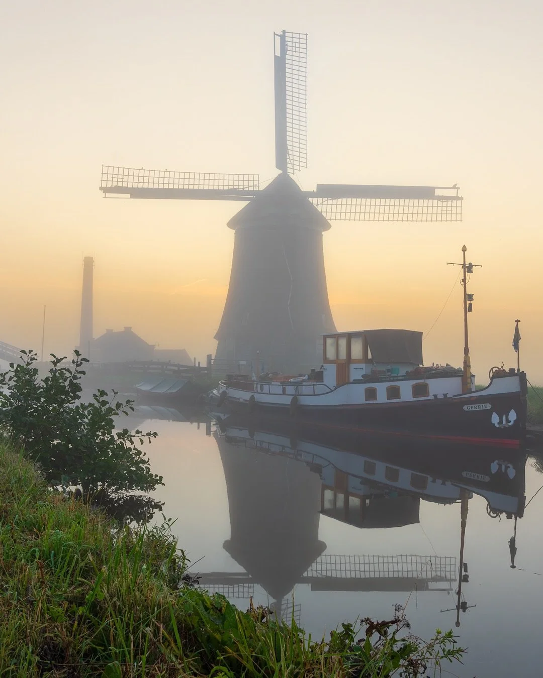 Last Sunday started with a magical calm in North Holland. 🌫️ I was heading to the Kaagmolen near Opmeer, a spot I&rsquo;d been wanting to photograph for a while. As I drove up the dike, the church of Opmeer appeared through the mist &mdash; just as 