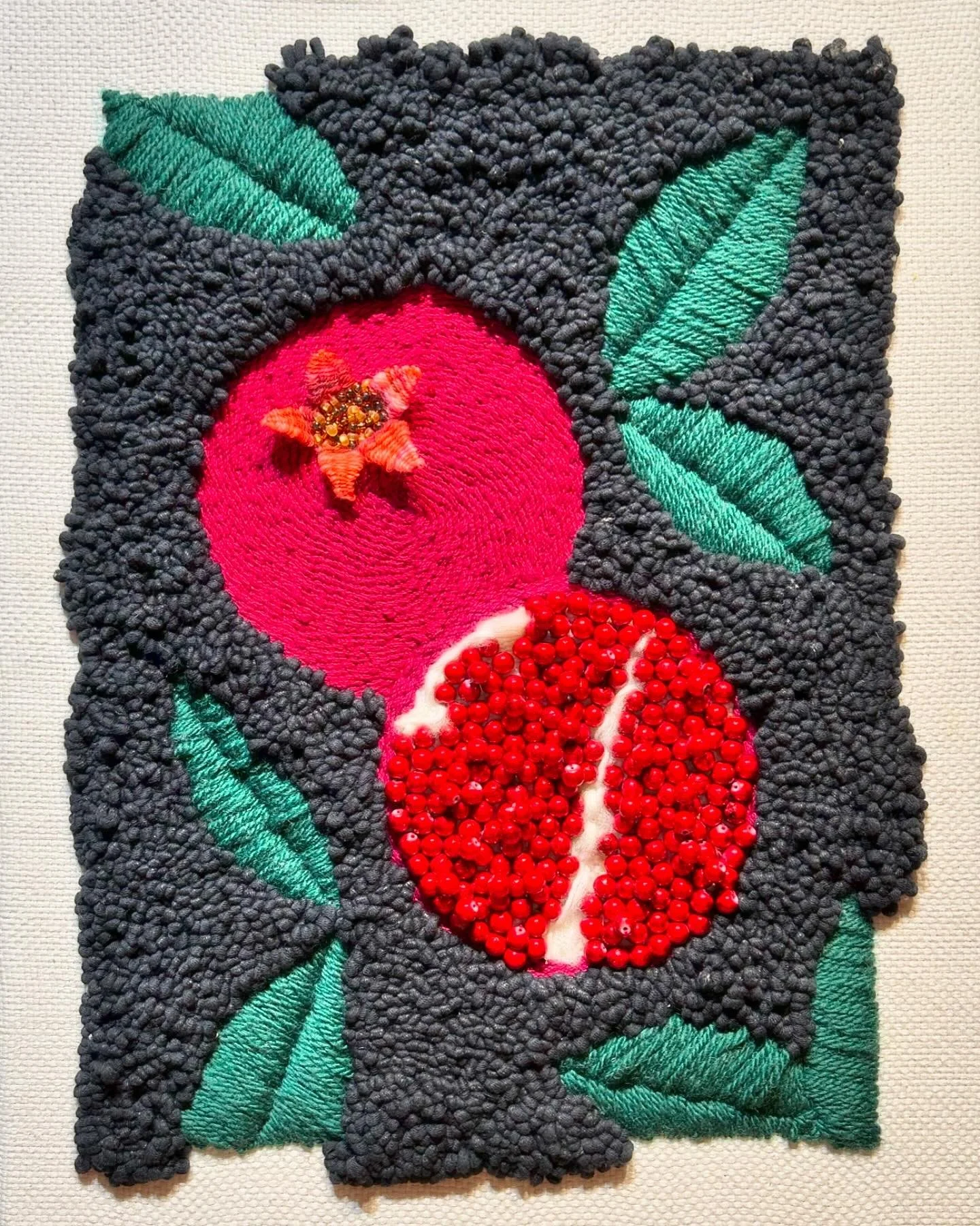 I finally finished my spring project 😅 Just need to get it framed. #multitechniques #weaving #punchneedle #beading #embroidery #textilepainting #domestika