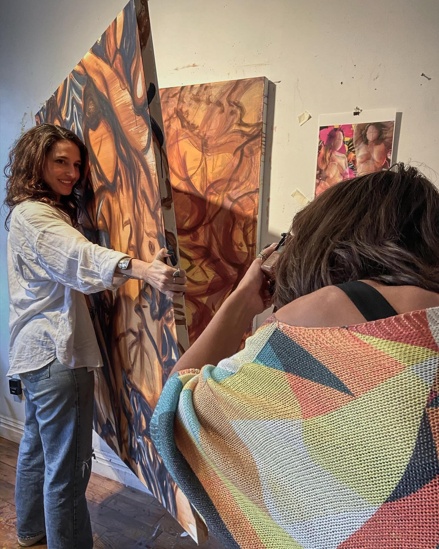 A little behind the scenes by @andrea_brodine of @rita_ansone impromptu photo session and studio visit 💥