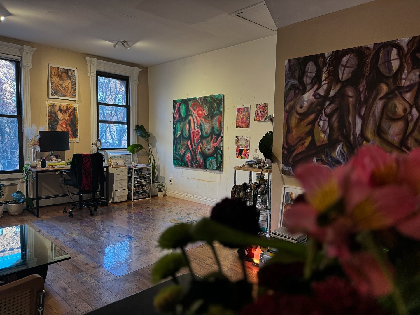 Mornings in my studio ✨

#figurativeartists #figurativeexpressionism #womenartists #femaleartists #brooklynartist
