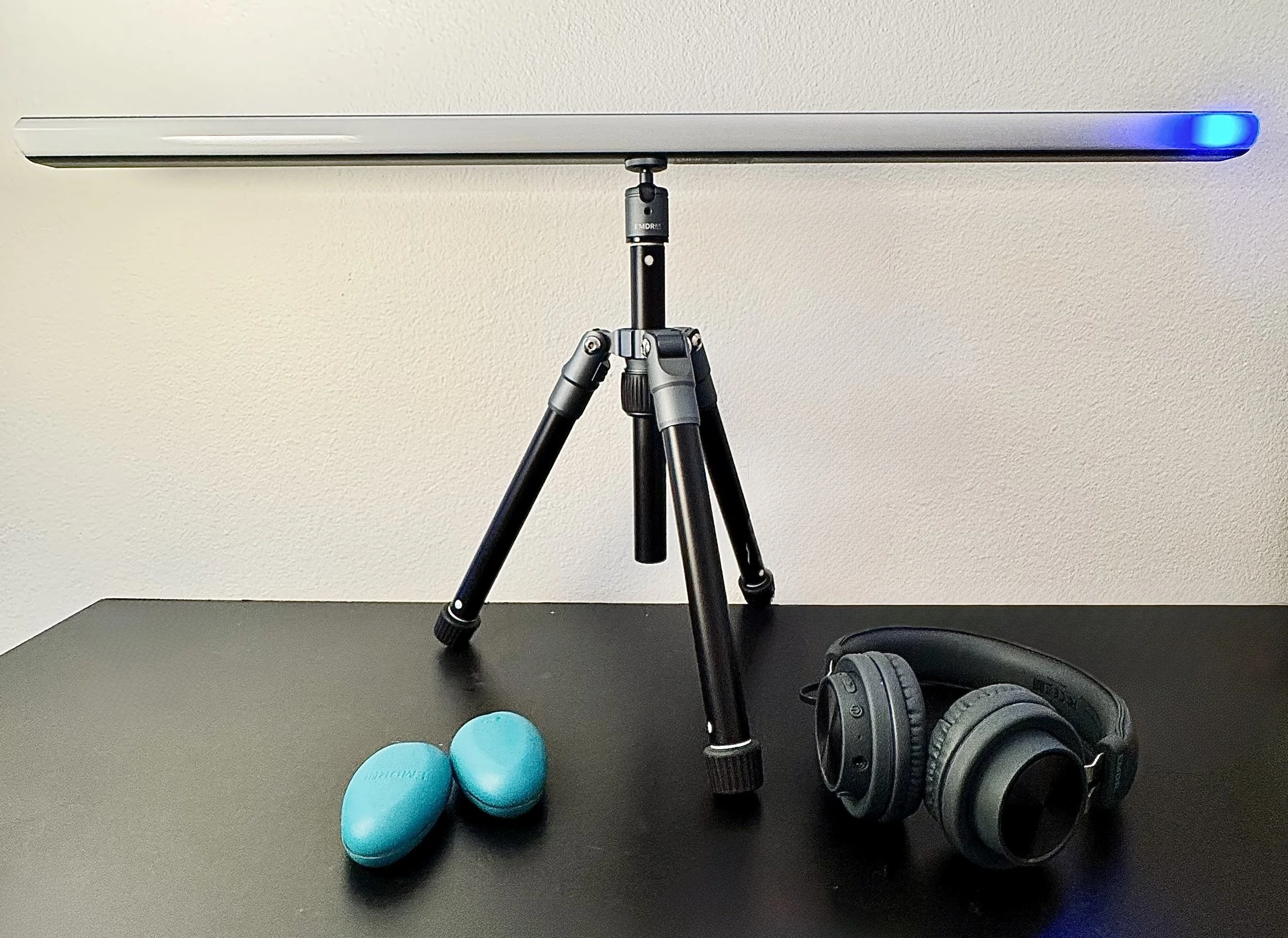 Illustration of how EMDR therapy helps the brain process stored memories