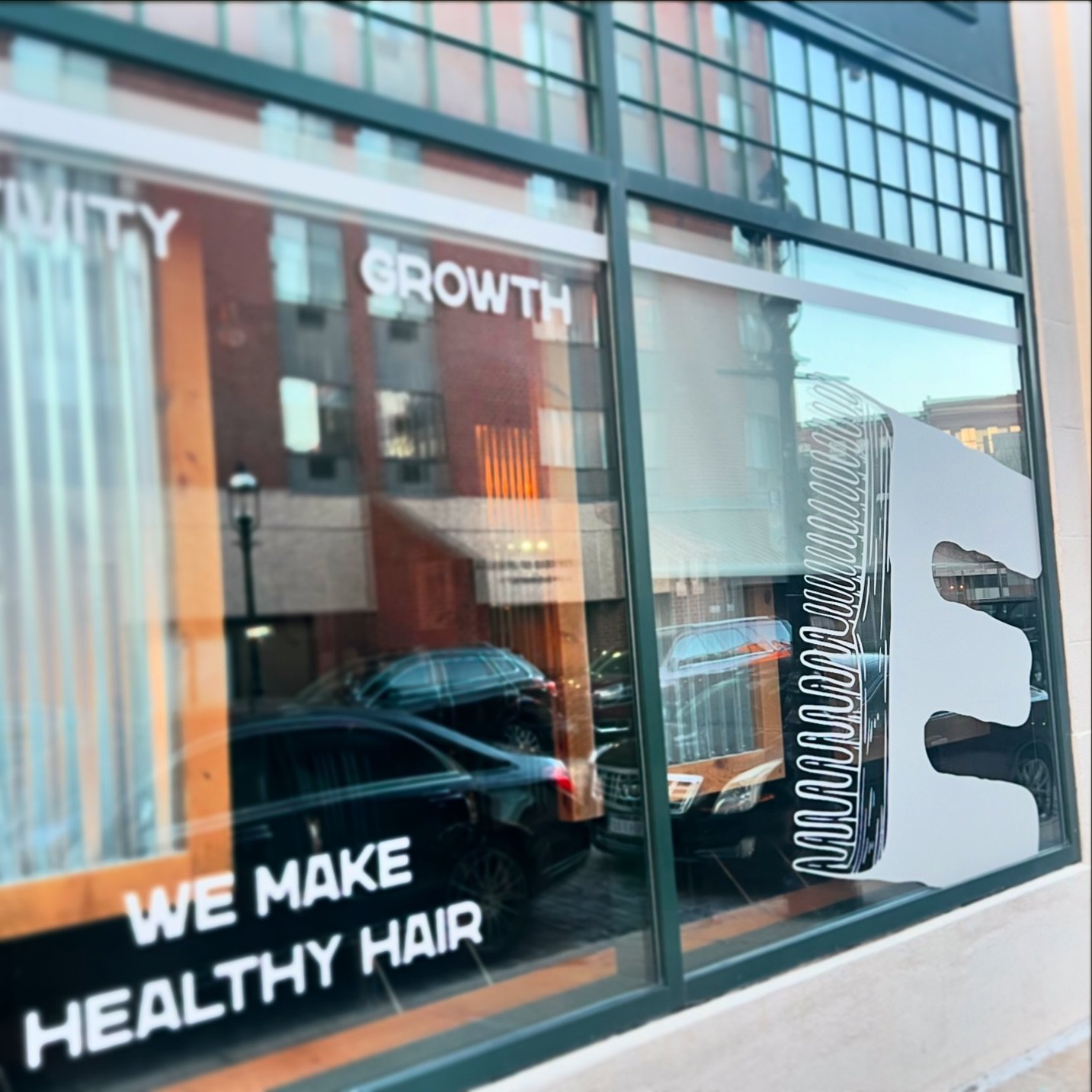 Muster Up in the wild for @eyefulbeautysalon who dressed up their windows with their new branding. Congrats on the new signage fam! That&rsquo;s hot. 😎🤘💜🔥 

#branding #smallbusinessowner #smallbusinesssupport #femaleentrepreneur #smallandmightybu