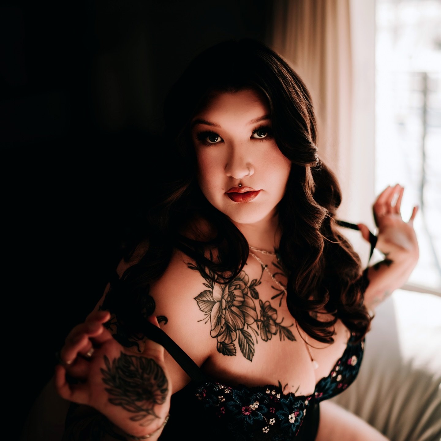 It&rsquo;s time! The Christmas in July sale is live! Emails to book have went out. If you&rsquo;re wanting to try boudoir, book a mini for $49! If you know you want the whole shebang, go grab your session so you can get a *free* 8x8 handmade album. 
