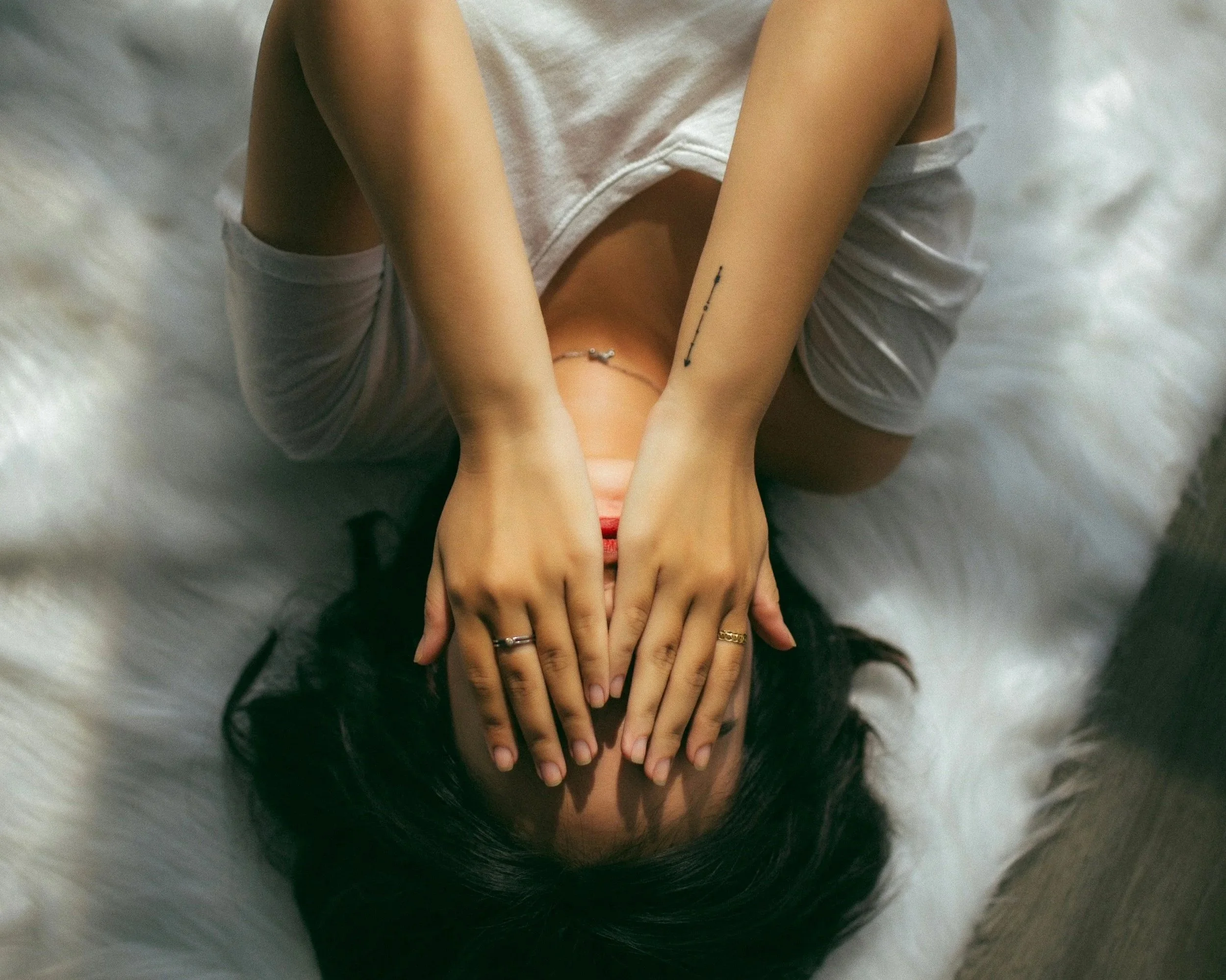 Why You Attract Emotionally Unavailable Partners After Divorce… 5 Signs to Trust Your Gut