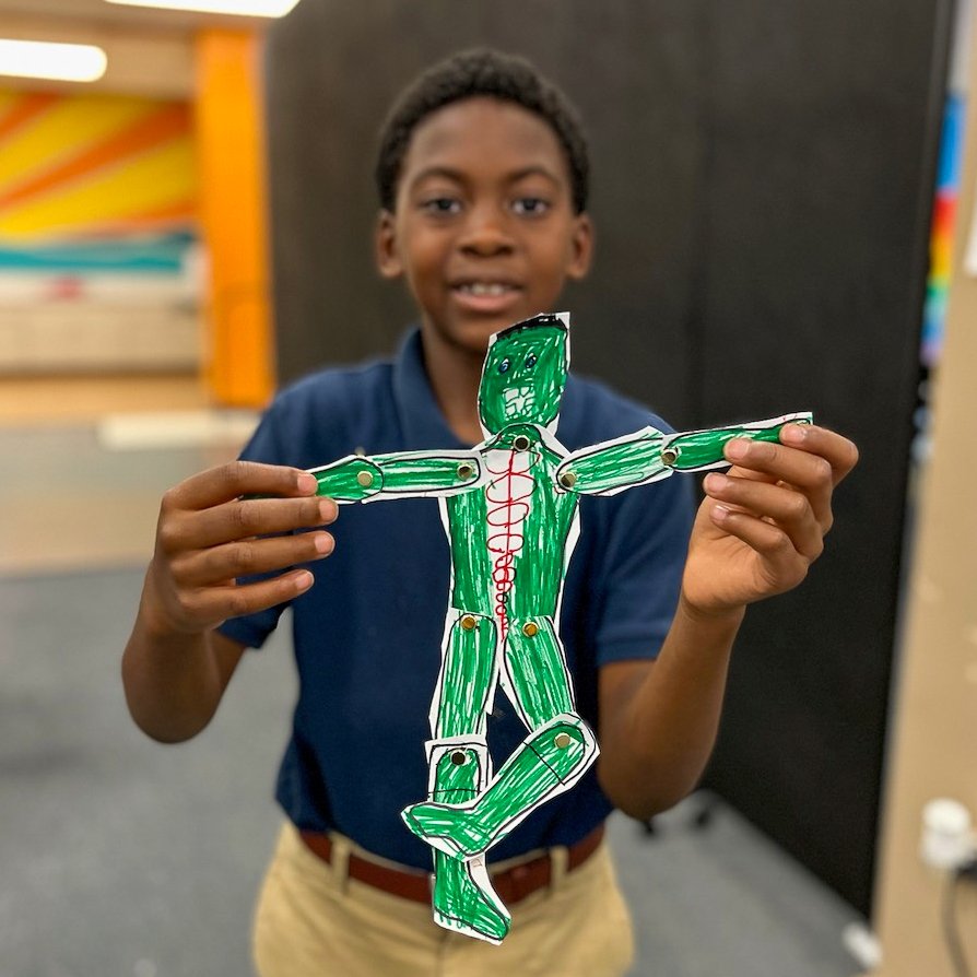 ✂️ Let creativity soar at Cleveland Club! Under the guidance of Ms. Yolande, our members are crafting paper puppets. 

Unleash your child's imagination with us!

Contact our Cleveland Unit Director Caitlin Norris:
📞 662-588-1987
✉️ clud@bgcmsdelta.o
