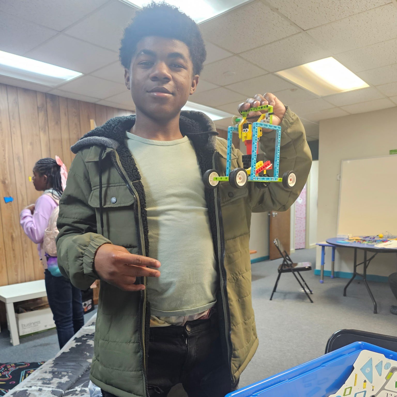DIY STEM + Legos + Teamwork = A perfect day at the Cleveland Club! 🧠🔧🧱

Our 6-8 year olds and Teens teamed up to build creative towns, roads, and cars using our new Lego STEM Kits. It was incredible to watch them problem-solve, share ideas, and bu