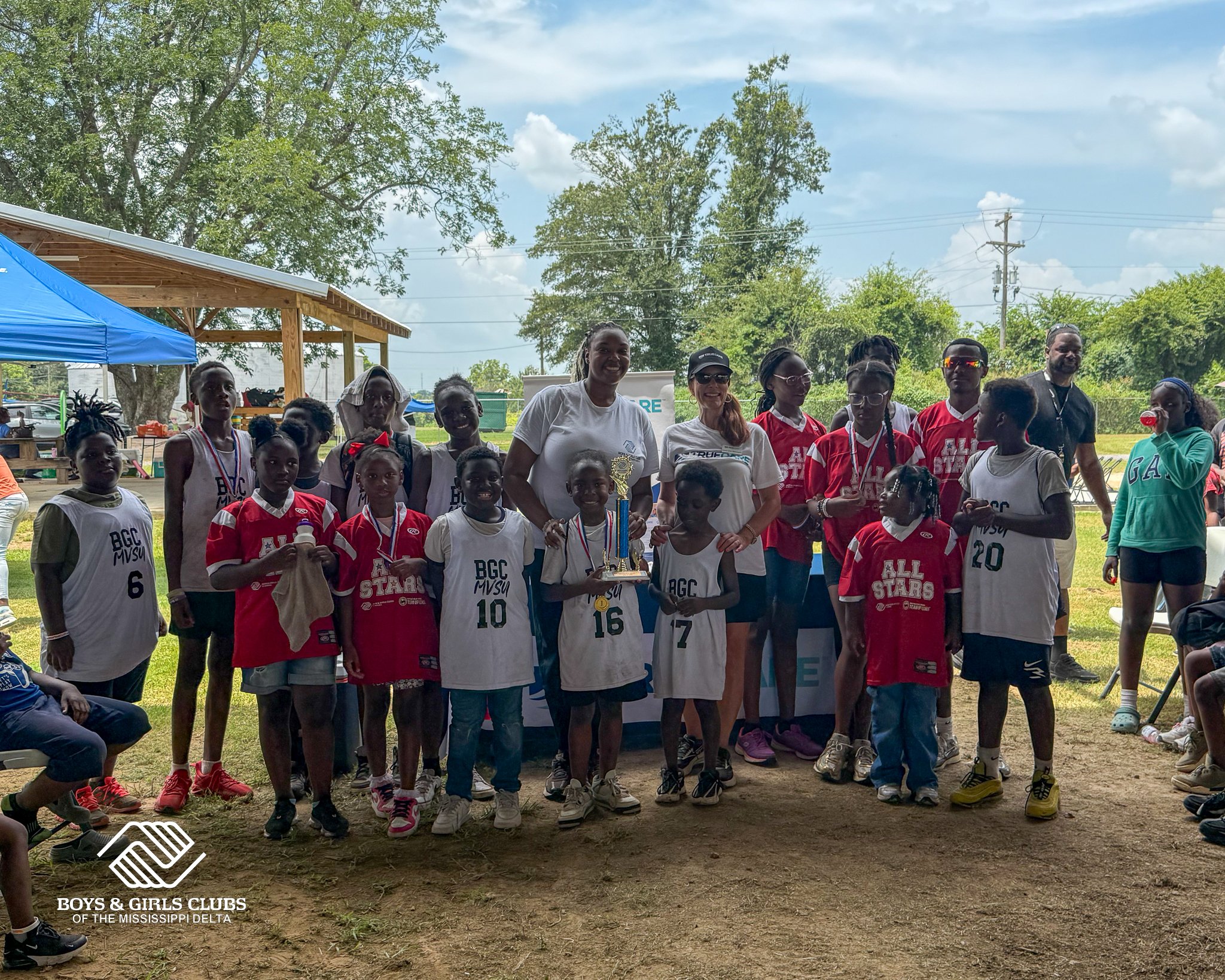 🏅🏆 Medals and Trophies at SPROUT Park!

Laura Jane Glaccaglia with TrueCare presented first, second, and third place medals to winners of each event.

And the overall winner?

🏆 MVSU CLUB took home the trophy!

Congratulations to MVSU and to EVERY