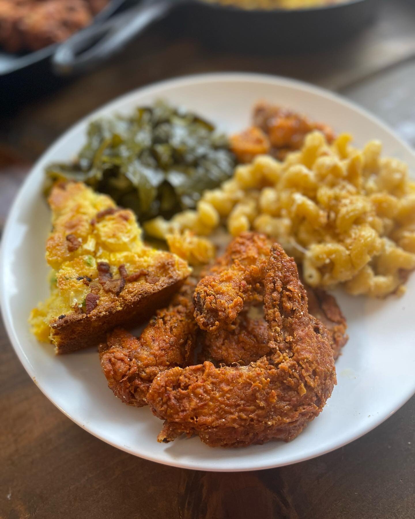 Sunday Dinner
* Sweet Potatoes with salted caramel &amp; pecans 
* Cornbread with Serranos 
* Macaroni &amp; 🧀 
* Collard Greens 
* Fried 🐓 wings 
#friedchickenwings #soulfood #chickenwings #macaroniandcheese #collardgreens #candiedyams #sweetpotat