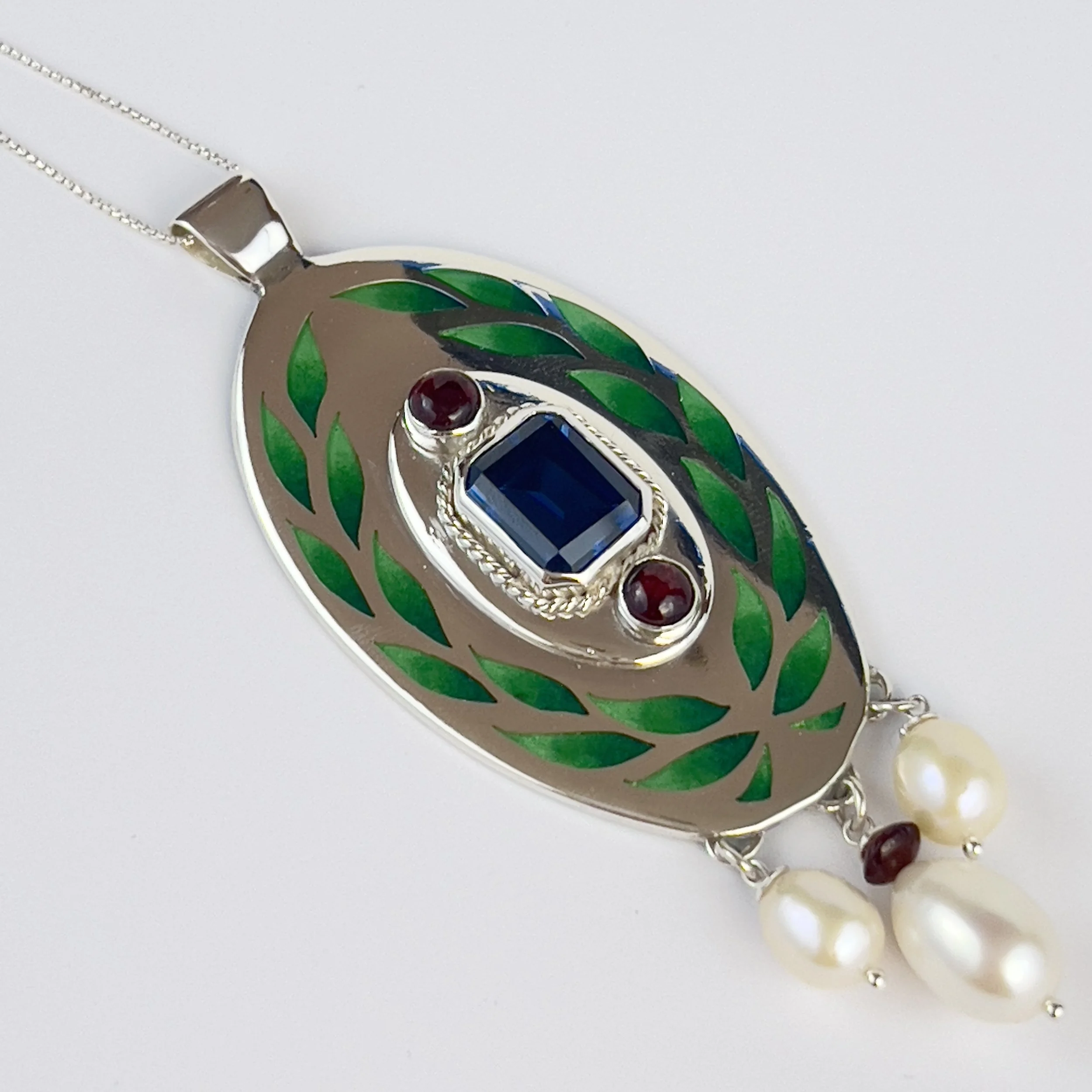 The "Sapphaurel," combined awards of the Laurel and Sapphire, SCA