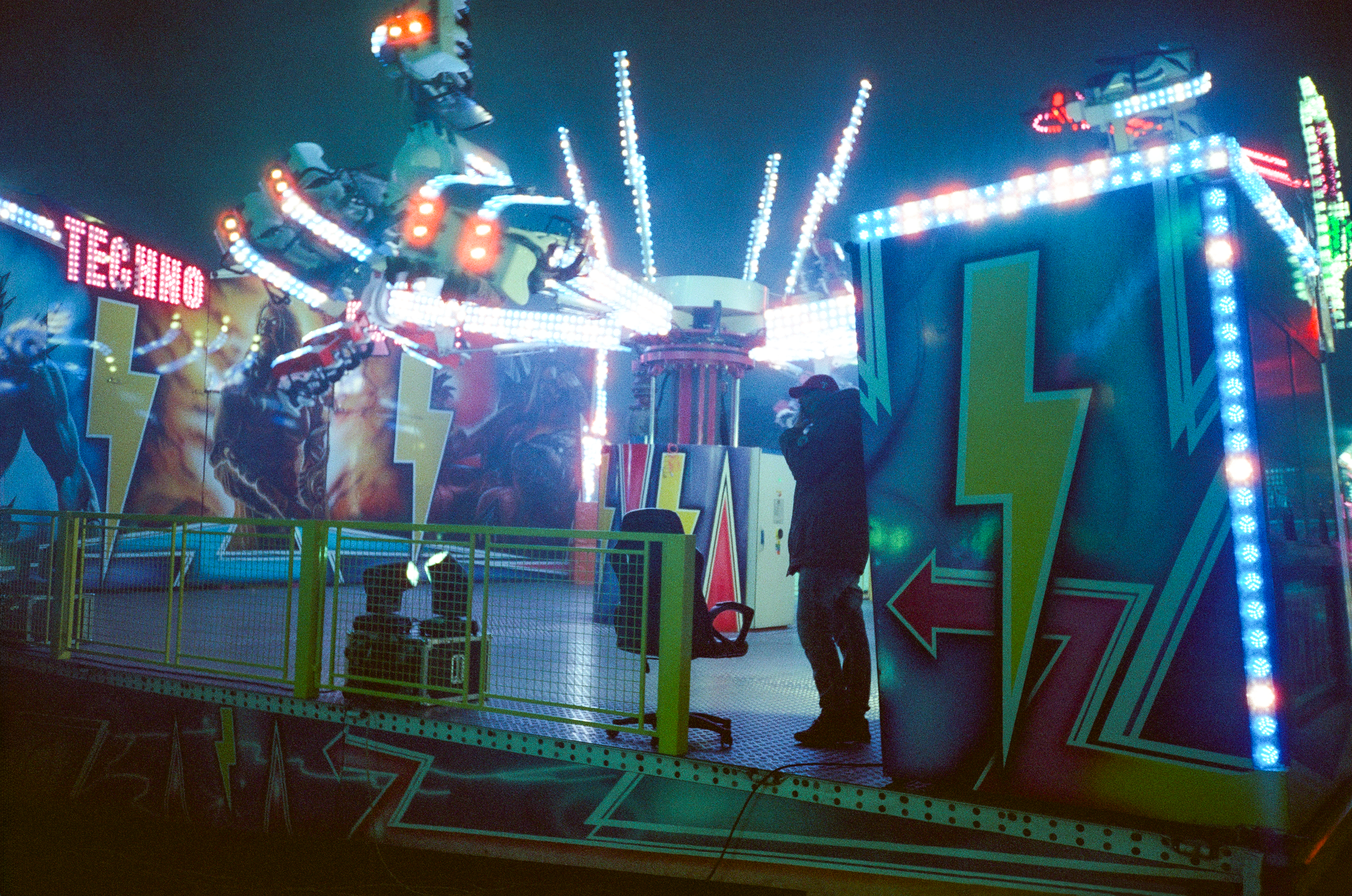 Olympus Trip AF Mini - Cinestill 800 T