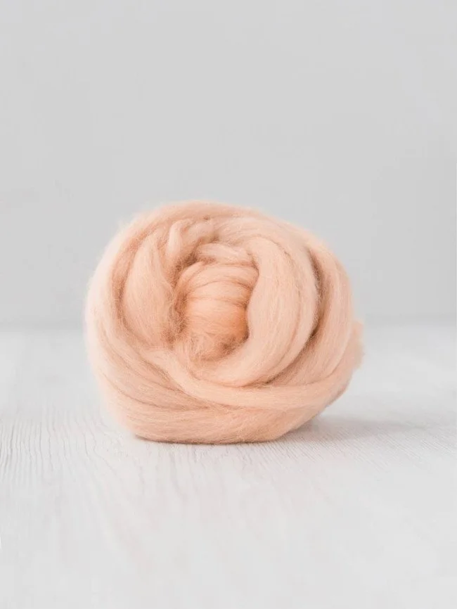 Flamingo Wool Roving.jpg
