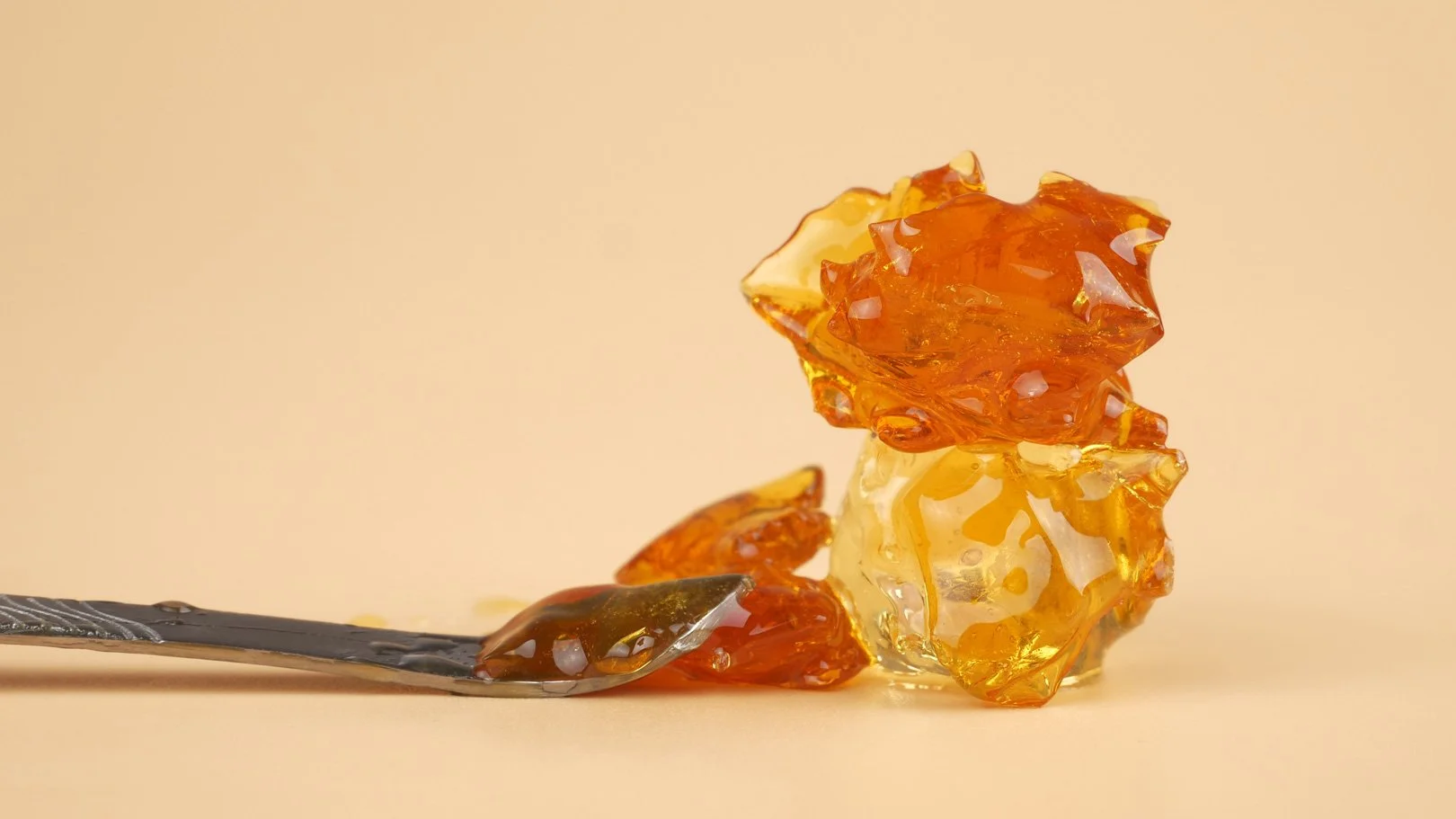 Concentrates 101: A Beginner’s Guide to Shatter, Wax, and Live Resin
