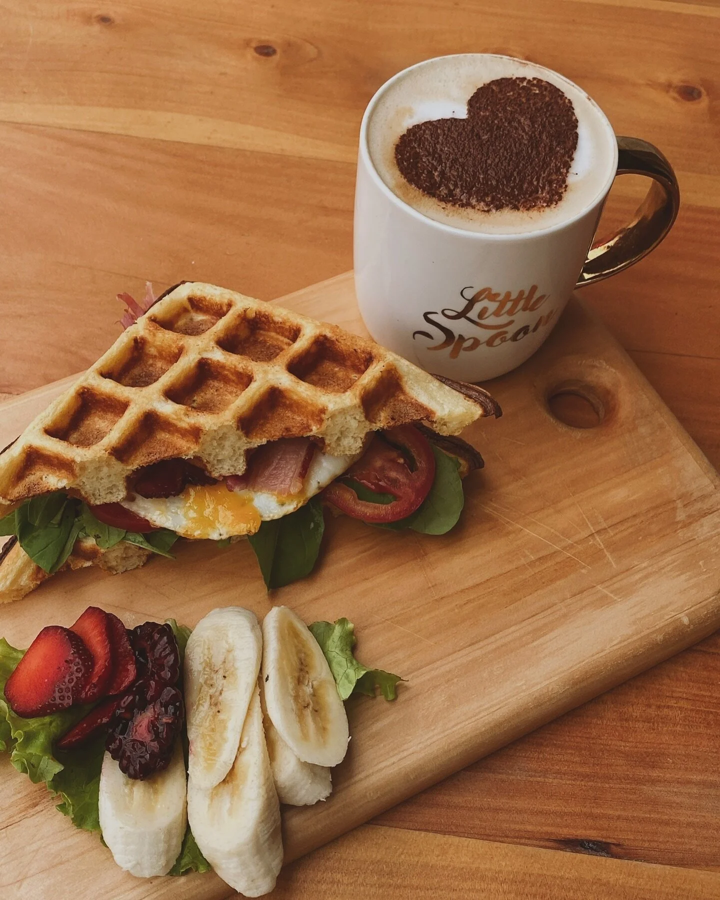 A waffle breakfast sandwich&hellip; you know you wannnnnt it 🤤 

Egg, bacon, cheese, lettuce and tomato with our house sweet chilli aioli, served on a delicious homemade waffle. See you for breakfast!