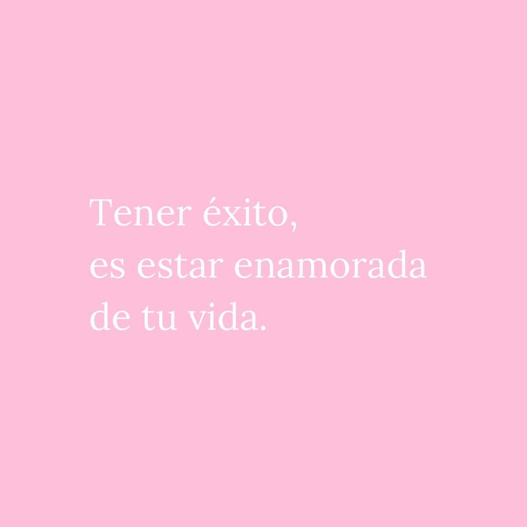 Feliz Mi&eacute;rcoles 🌸☀️🫶🏻
Siempre hay algo por que agradecer.

.
.
.
#quoteoftheday #inspiration #inspiracion #amarlavida #serfeliz #agradecer