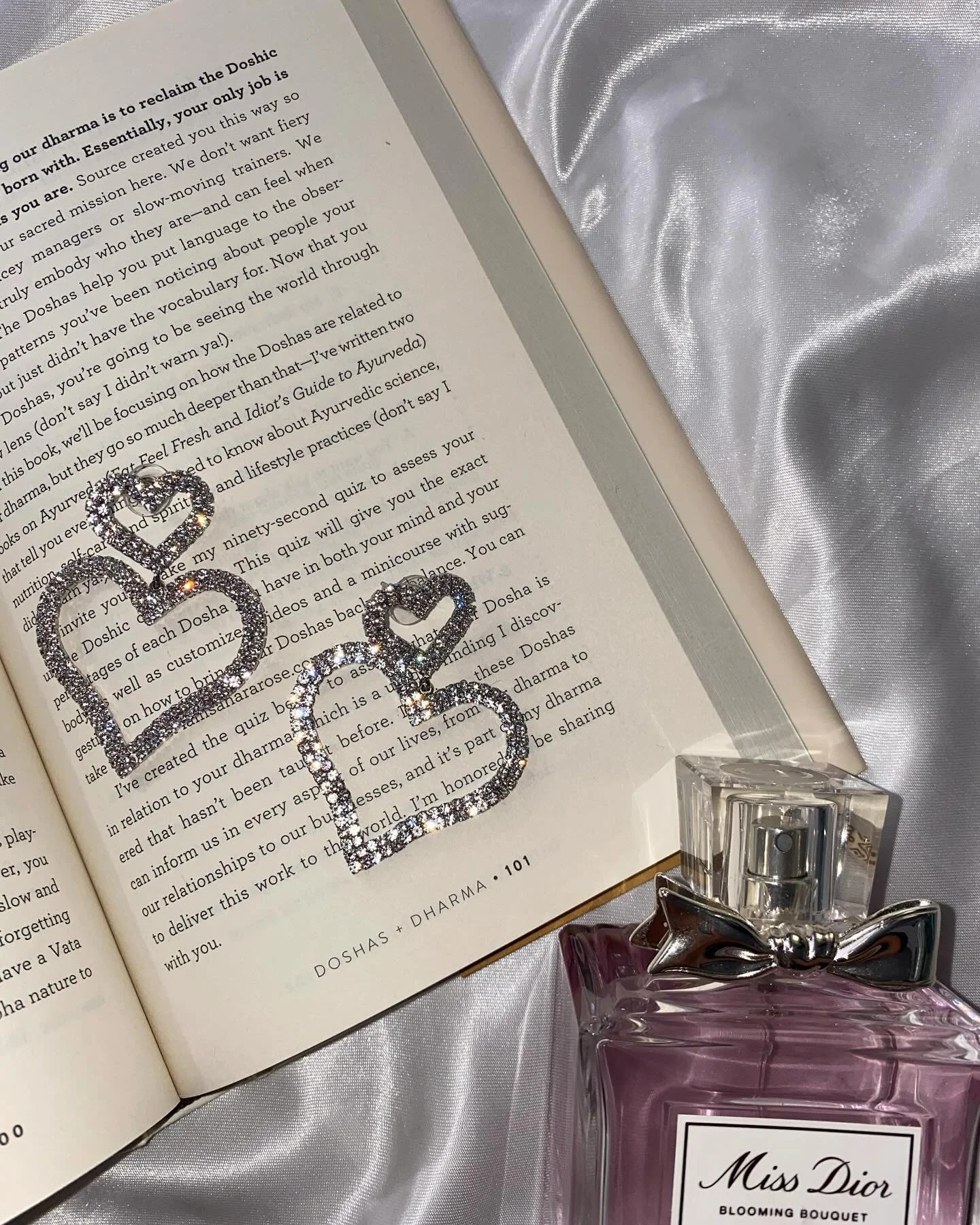 𝐵𝑒𝓁𝓁𝒶 𝐸𝒶𝓇𝓇𝒾𝓃𝑔𝓈 ♡

⟡ Made for the girl that loves to shine ⟡

Link in Bio 🫶🏻