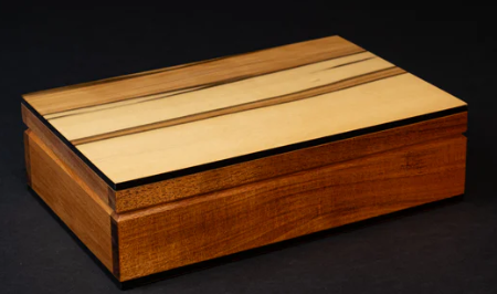 Boxiliary with tray Blackheart Sassafras.png