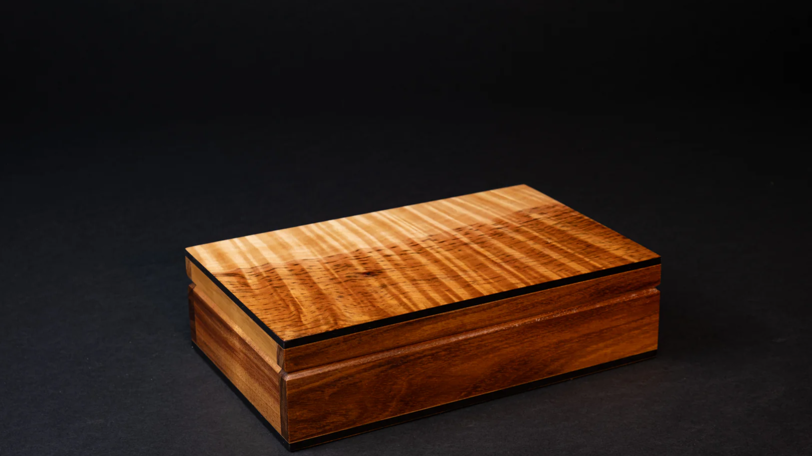 Anton Gerner - Boxiliary Box - Tiger Myrtle - No Tray.png