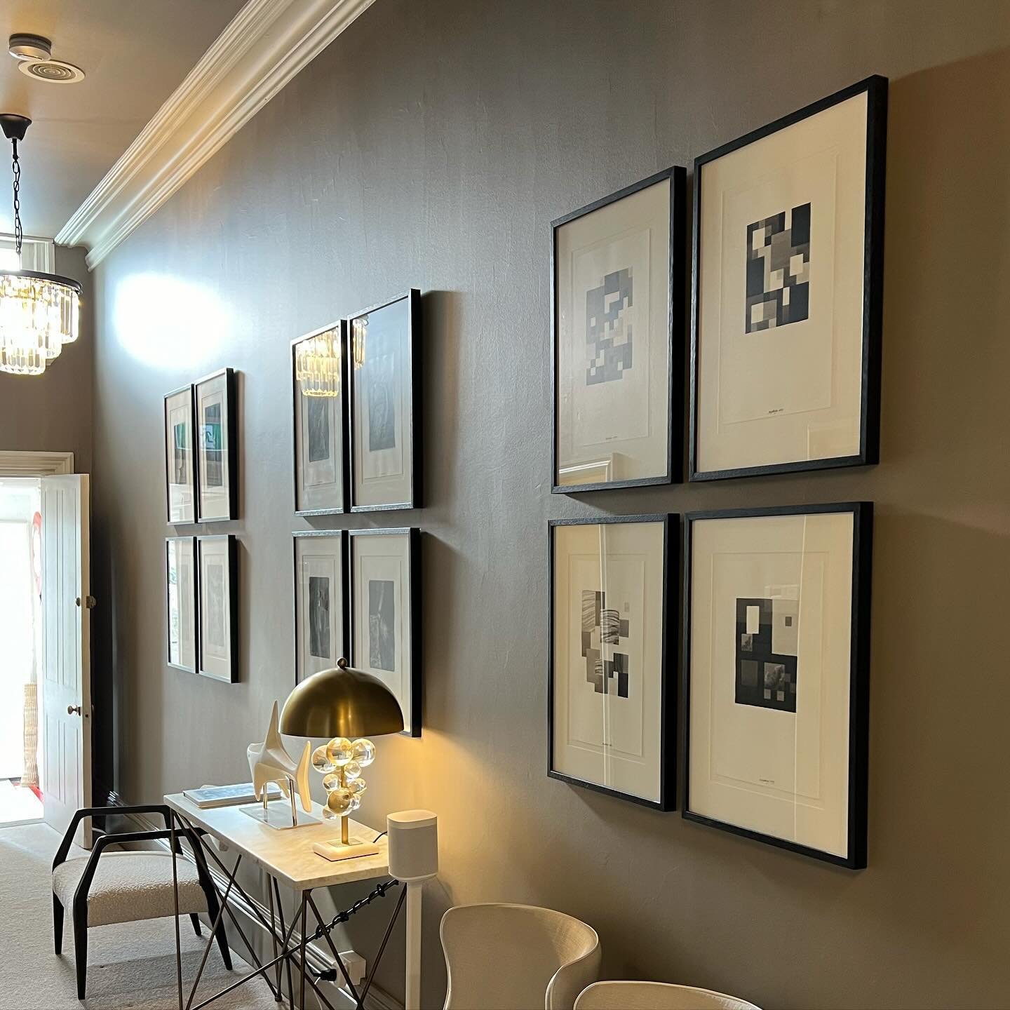 At @mvspsychology, a calming space nestled in the heart Richmond, now with some transformative/psychologically inspired artworks to match, including the mirror! 
.
.
.
.
#picturehanging #picturehangingmelbourne #melbournepicturehanging #homedecor #pa