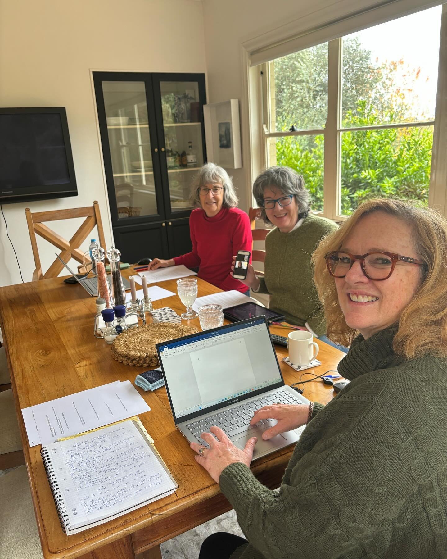 Well, that&rsquo;s a wrap on another great writers&rsquo; retreat. Four days of brainstorming, workshopping, writing, nerding out on books, eating chocolate cake, mimicry and LOLS. With Veronica Keating, Pauline O&rsquo;Carolan and @mary_wandering 🧡