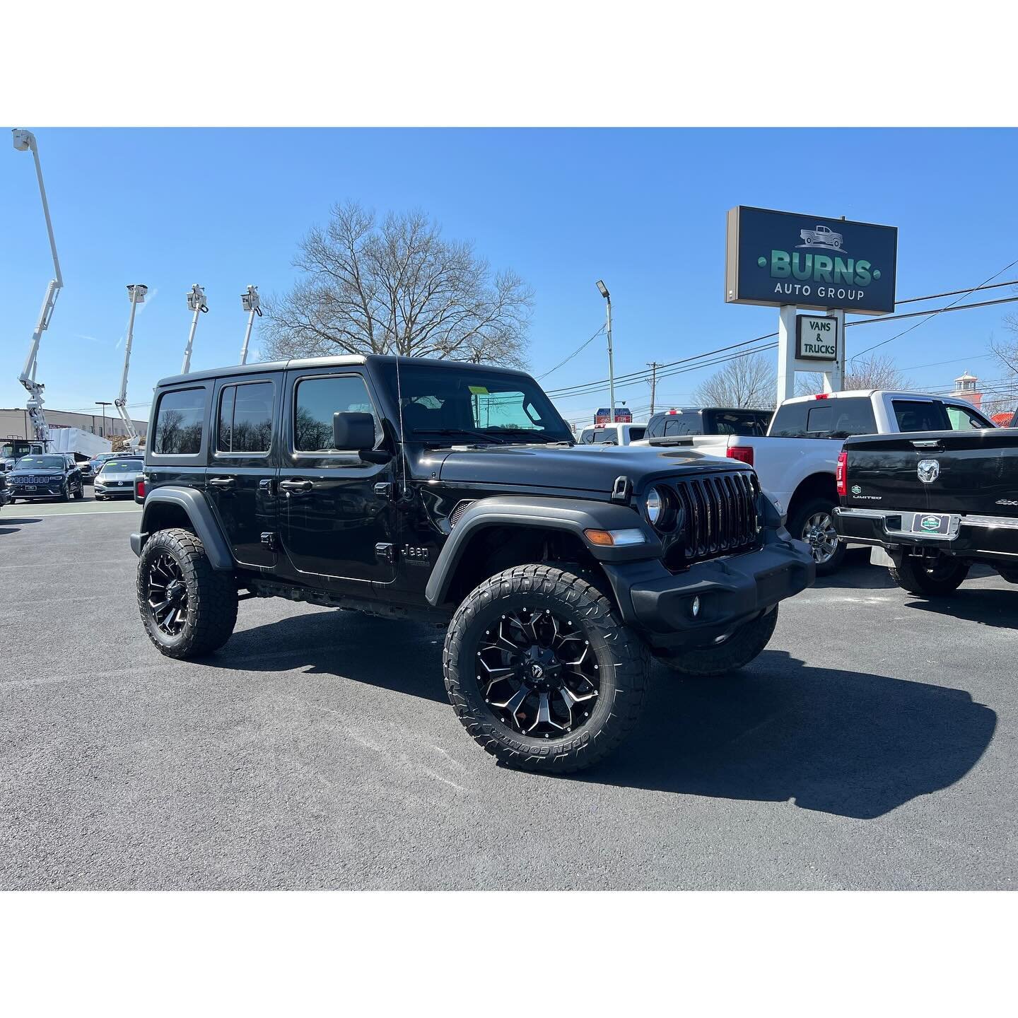 New Inventory ⬇️
🚙 2021 Jeep Wrangler Unlimited Sport Altitude 4x4
💥 40k Miles
💥 Custom Fuel Wheels
💥 Alpine Speakers
💥 Hard Top
💥 Technology Group
💥 Power Locks &amp; Windows
▫️
▫️
▫️
▫️
#jeep #jeepwrangler #wrangler #jeeplife #jeepnation #wr